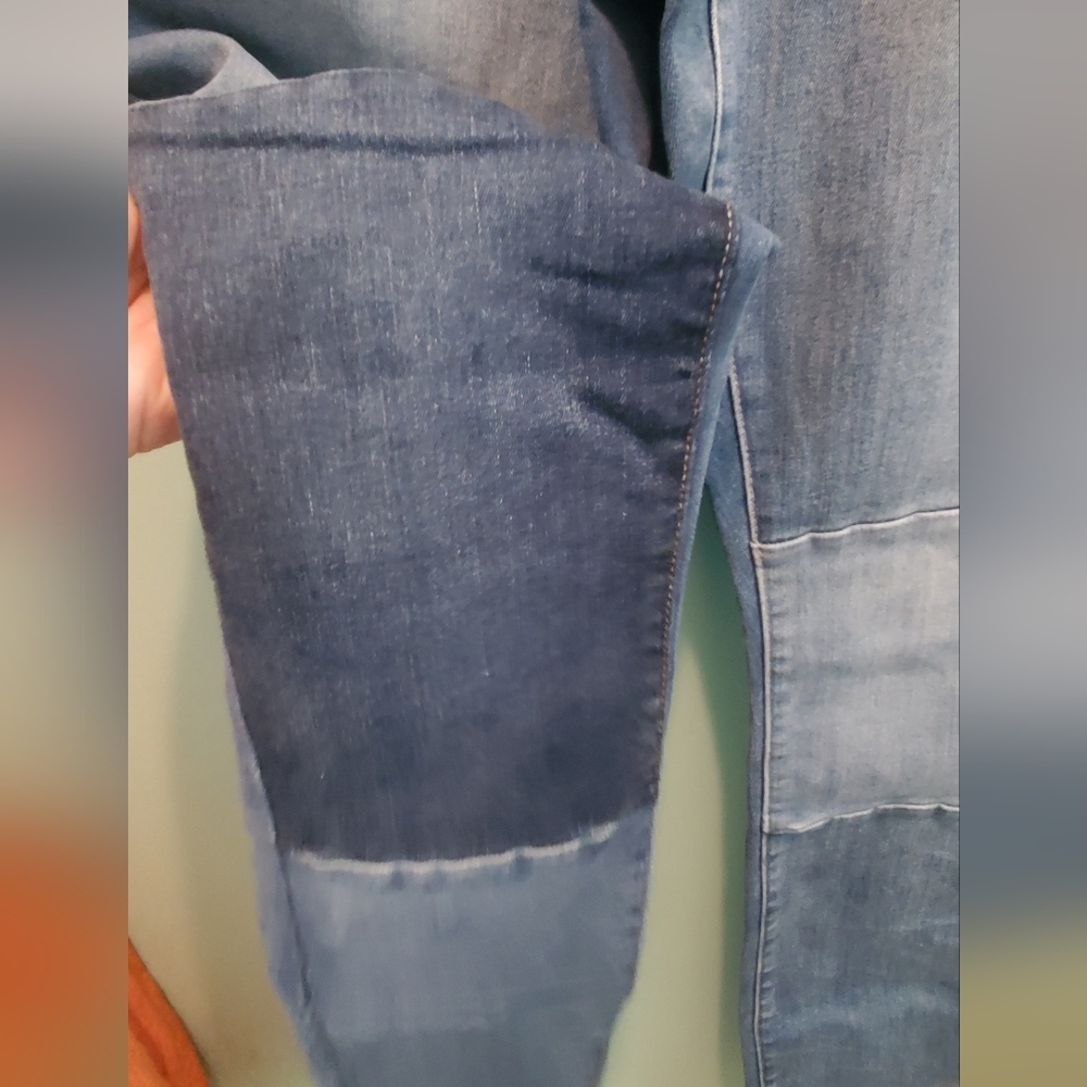 High Rise Patch Jeans - Picture 4 of 9